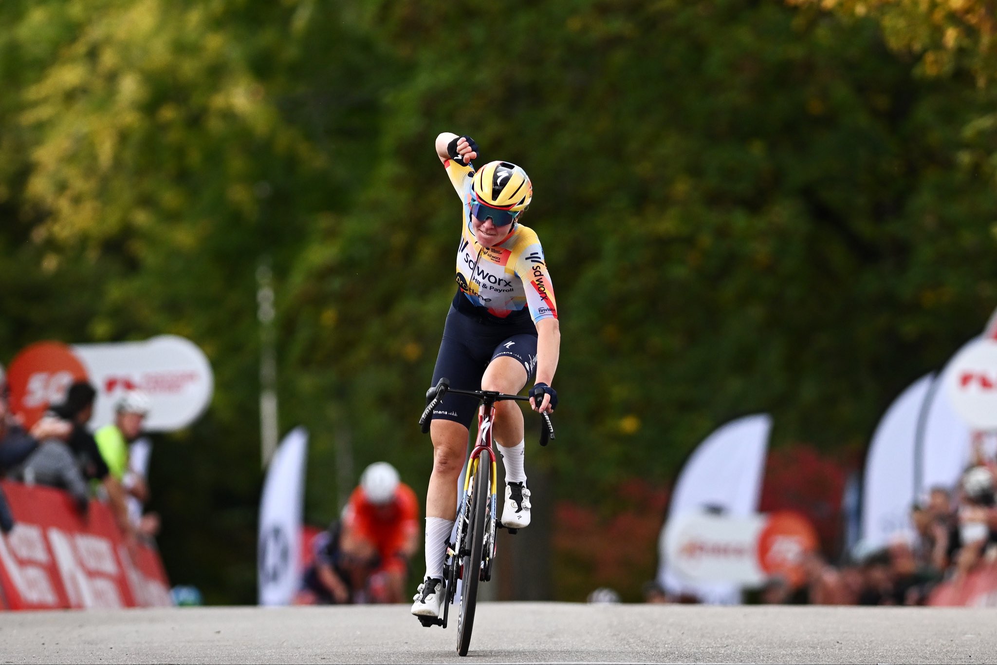 Femke Markus conquista etapa 3 do Eneco Tour Women! Lieke Nooijen segue líder!