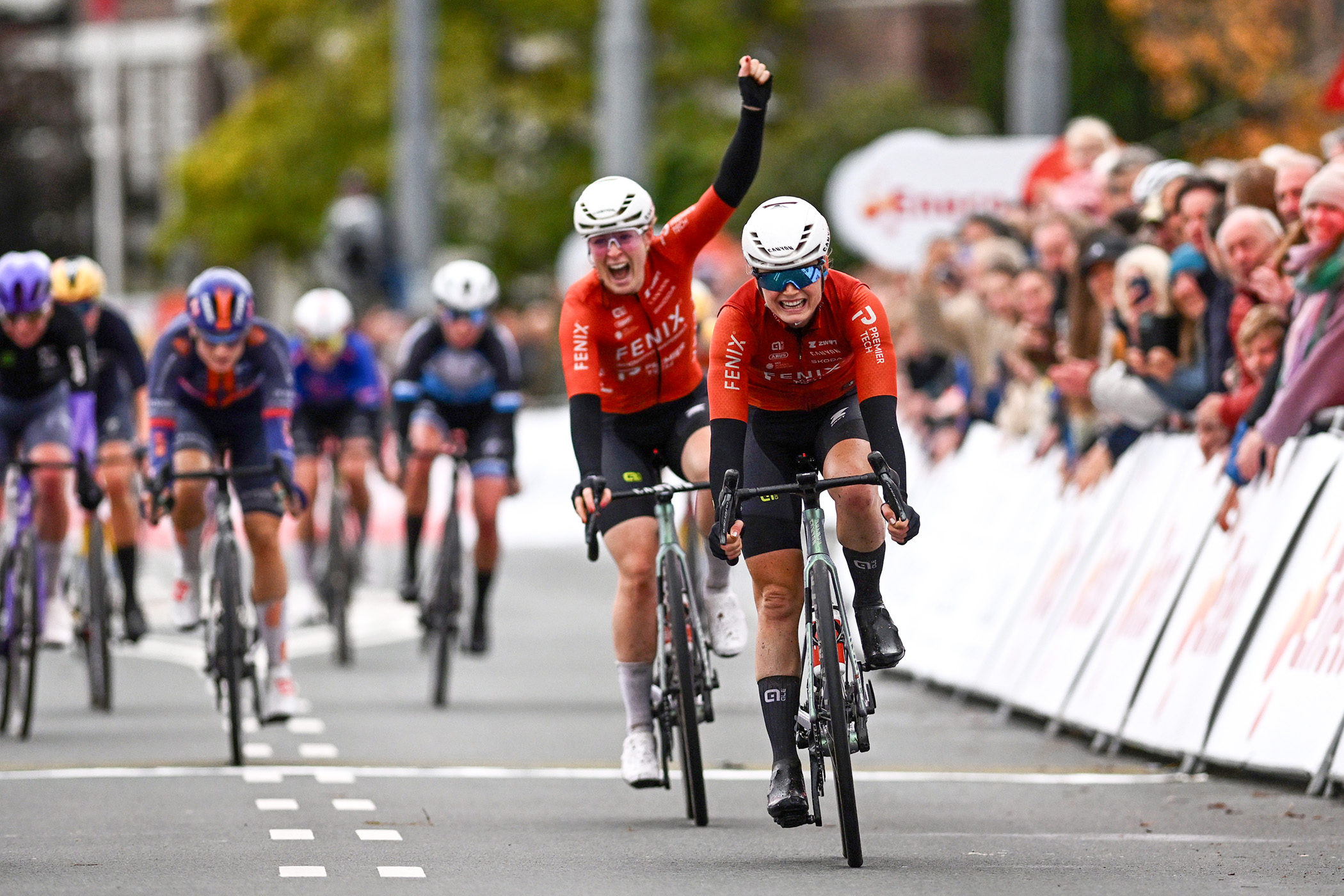 Marthe Truyen vence etapa final do Eneco Tour Women! Lieke Nooijen conquista geral!