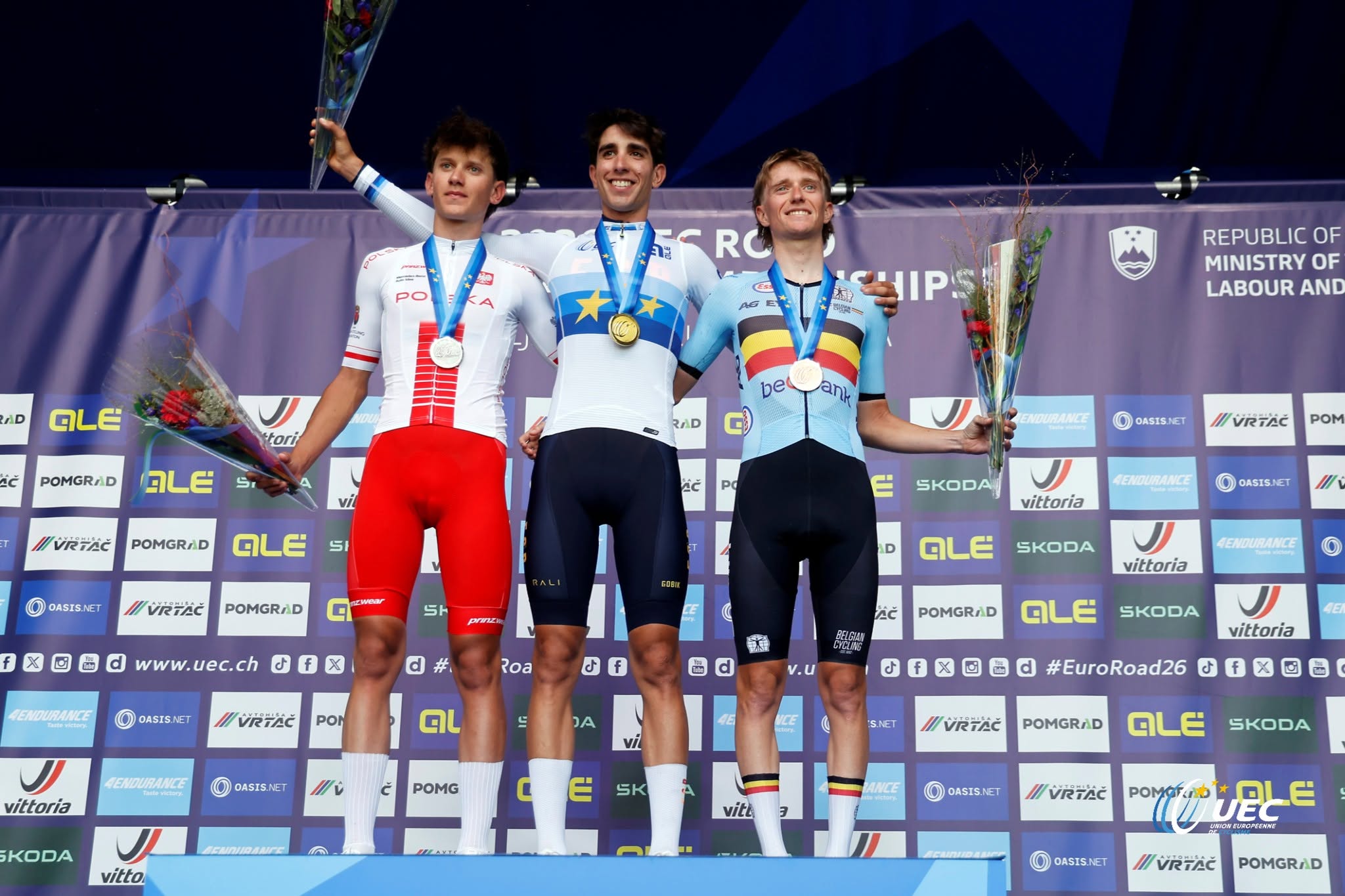 O pódio da prova de fundo dos Sub-23 masculinos nos Campeonatos da Europa com Janek Jackowiak, Hector Alvarez e Niels Driesen (Foto: UEC)