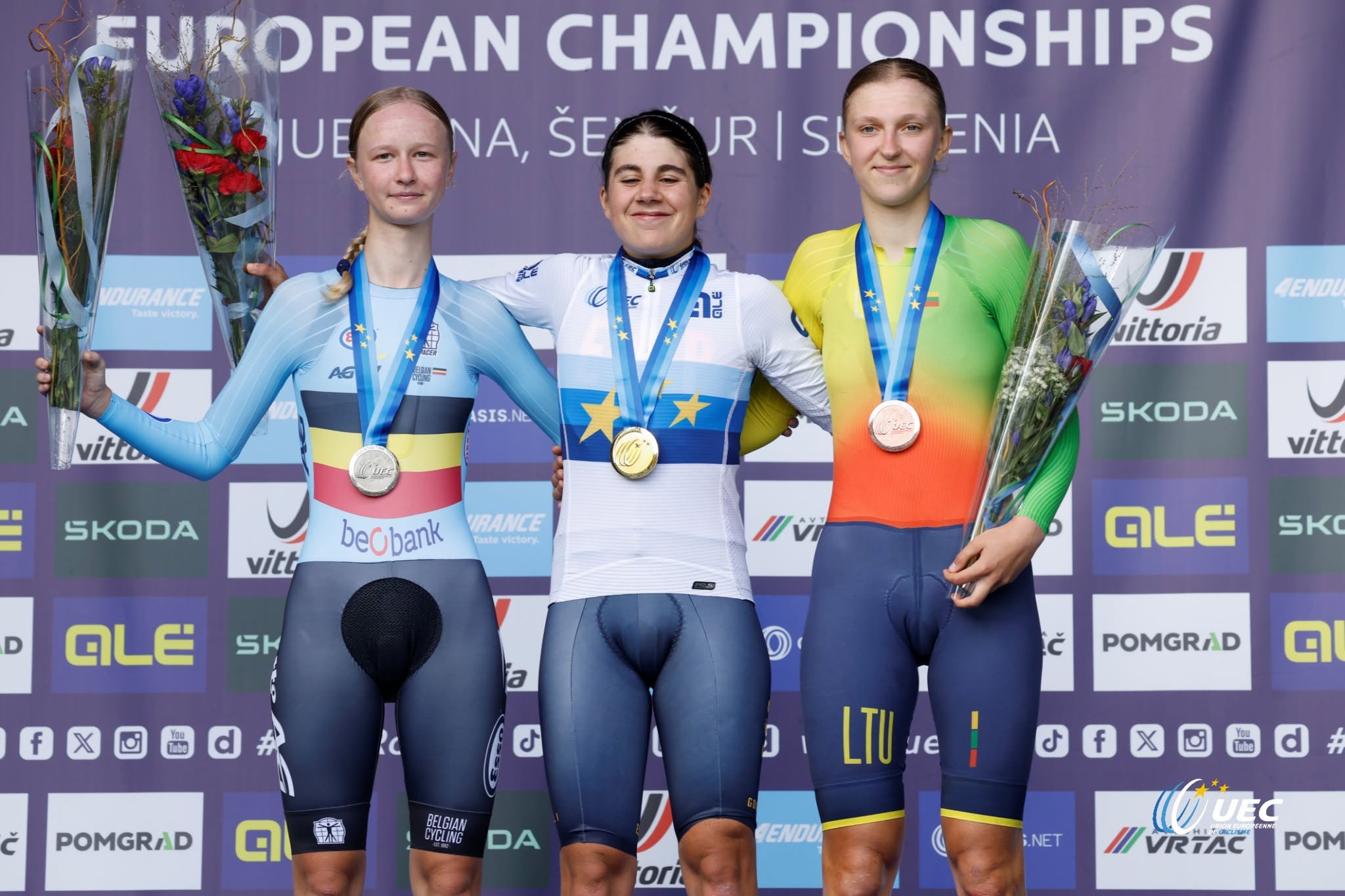 O pódio do contrarrelógio das juniores femininas nos Campeonatos da Europa com Laura Five, Alejandra Neira e Auguste Mikutyte