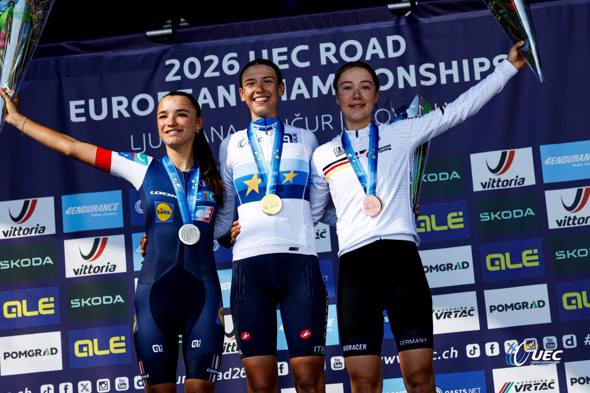 O pódio da prova de fundo das juniores femininas nos Campeonatos da Europa com Morgane Lestrade, Azzurra Ballan e Klara Dworatzek