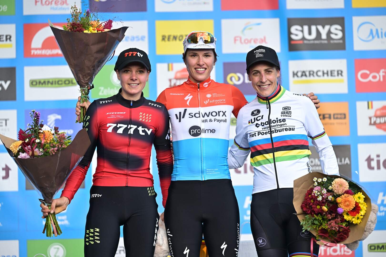 O pódio das elites femininas com Aniek van Alphen, Marie Schreiber e Lucinda Brand (Foto: BELGA)