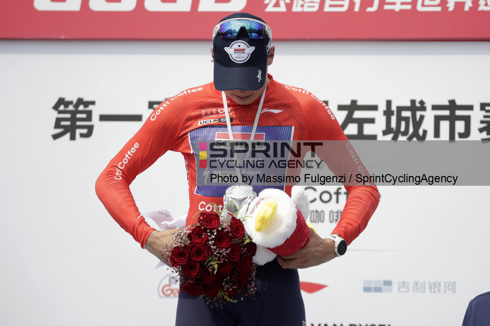 Paul Magnier é o primeiro camisola vermelha do Tour of Guangxi (Foto: Massimo Fulgenzi/SprintCyclingAgency©2026)